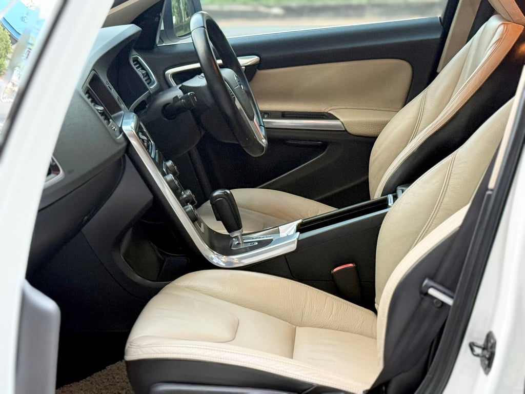 Volvo S60 1.6Turbo สภาพสมบูรณ์ ไม่เคยชน ฟรีดาวน์
