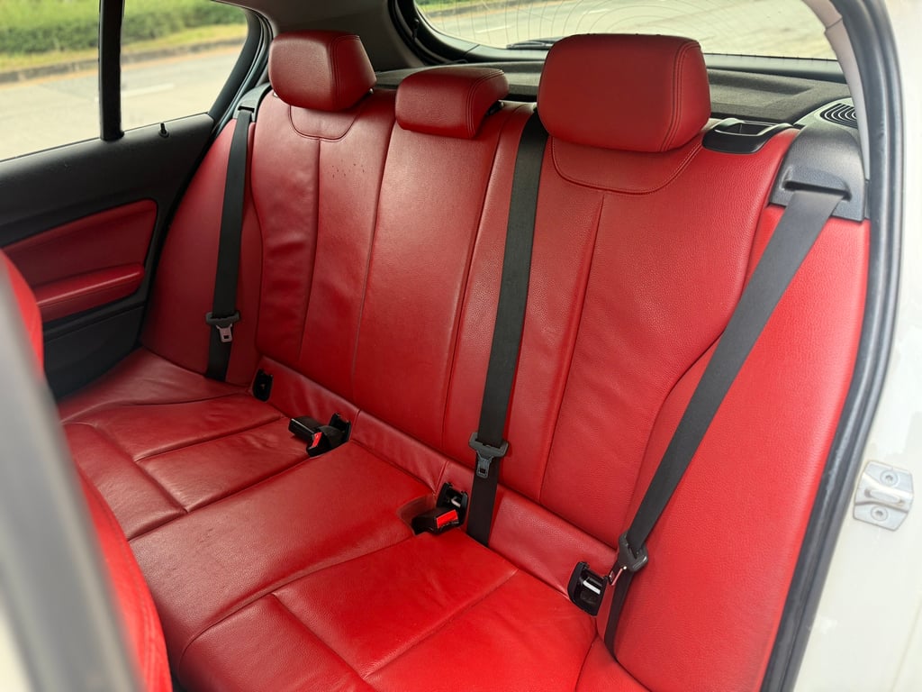 BMW (F20) 118i Sport ไมเนอร์เช้นจ์ ไม่เคยชน ภายในแดง