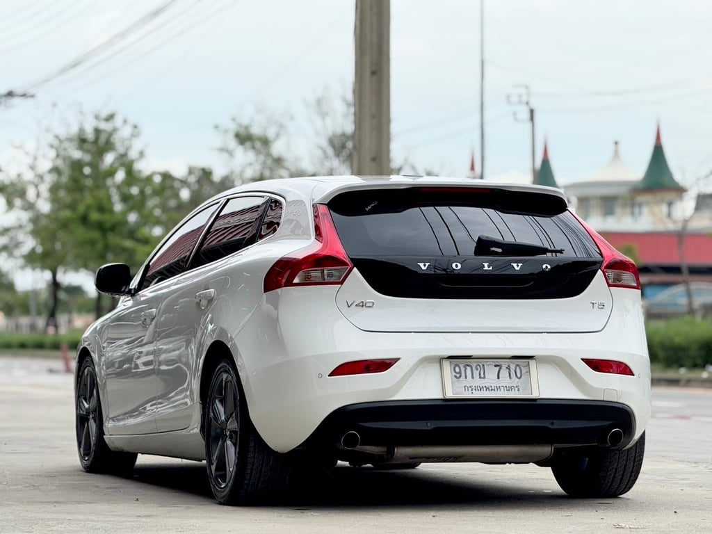 V40 T5 S Turbo ไม่เคยชน น็อตเดิมทั้งคัน ฟรีดาวน์ V40 T5 S Turbo ไม่เคยชน น็อตเดิมทั้งคัน ฟรีดาวน์