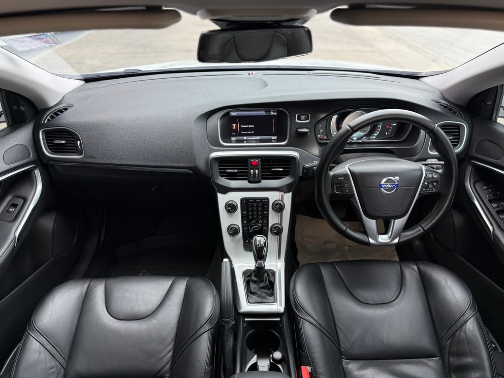 V40 T5 S Turbo ไม่เคยชน น็อตเดิมทั้งคัน พร้อมใช้