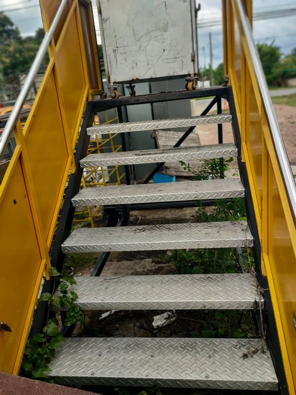 ขาย บันได ขึ้นลง เครื่องบิน มือสอง