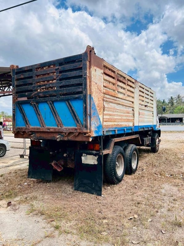 10ล้อดั้มพ์ISUZU ROCKY240แรงม้า