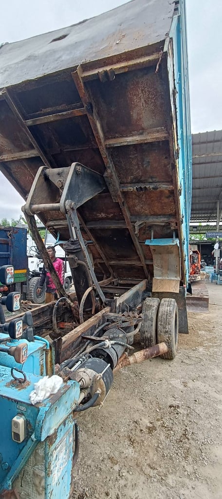 หกล้อดั้มพ์ISUZU NPR110แรงม้า หกล้อดั้มพ์ISUZU NPR110แรงม้า