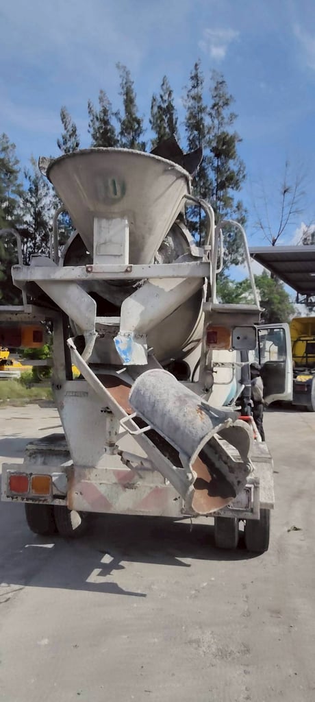 หกล้อโม่ปูน หกล้อโม่ปูน