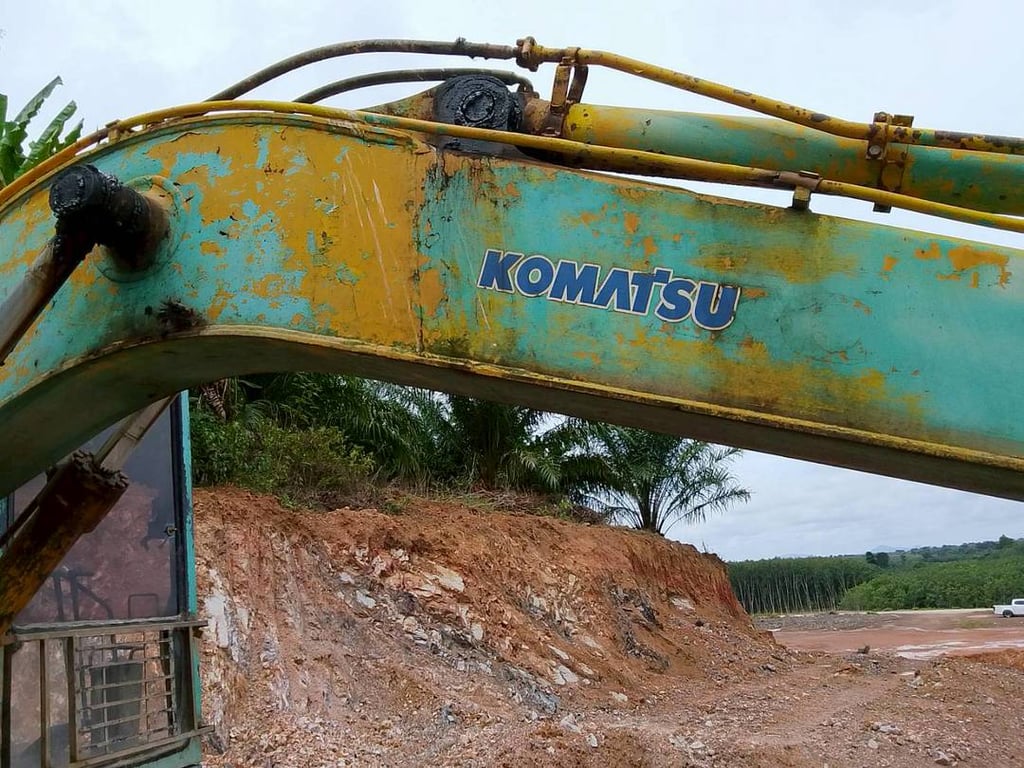 KOMATSU PC120-3