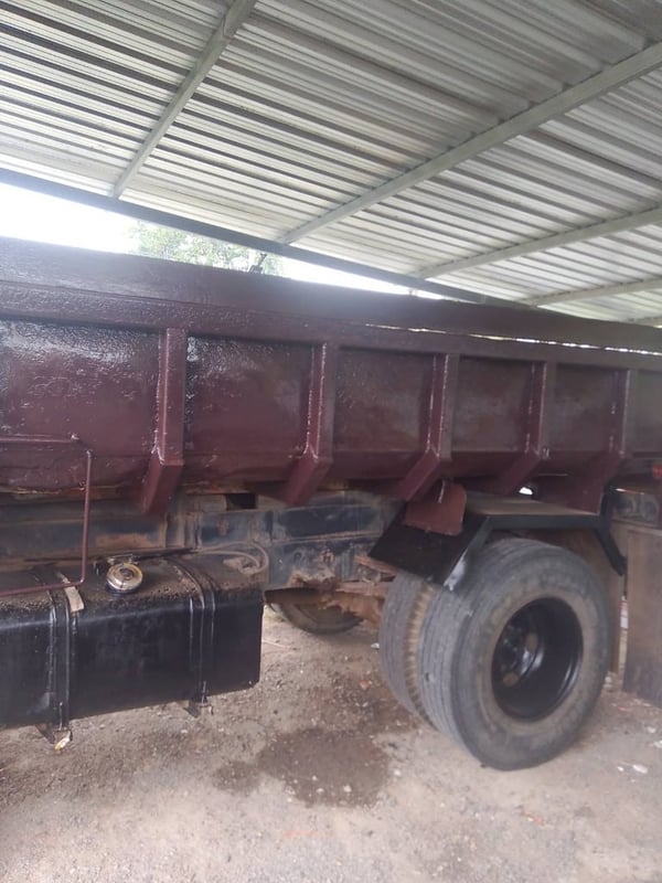 หกล้อดั้มพ์นิสสัน175แรงม้า