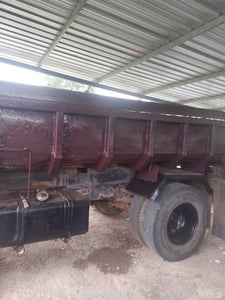 หกล้อดั้มพ์นิสสัน175แรงม้า