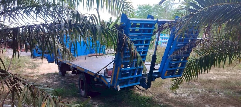 6ล้อเทรลเลอร์ท้ายลาด 6ล้อเทรลเลอร์ท้ายลาด