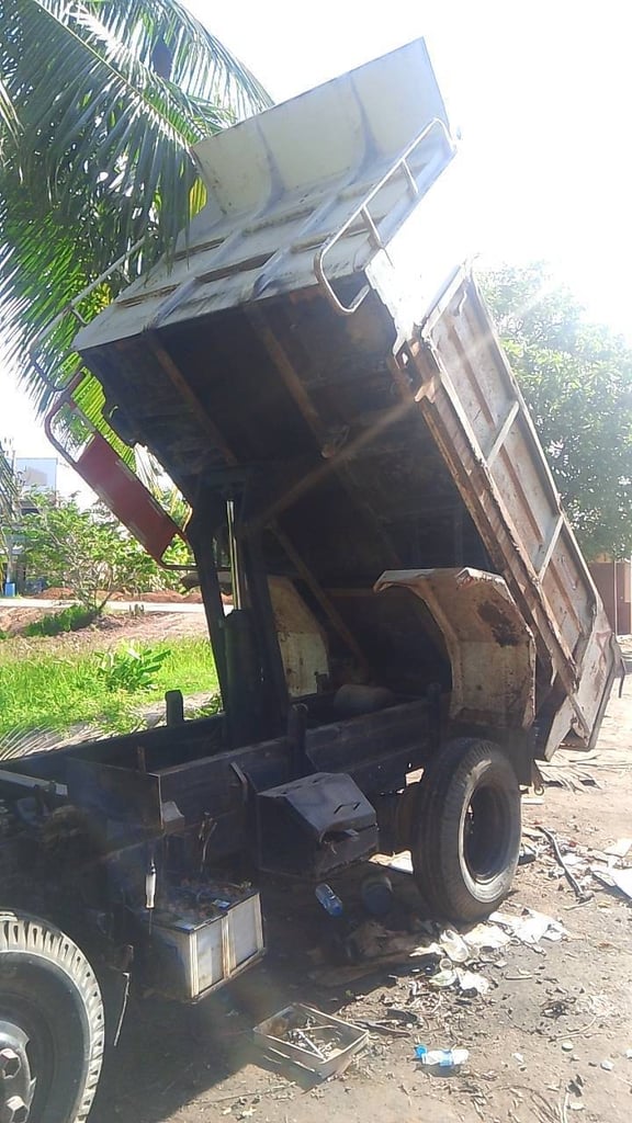 4ล้อดั้มพ์ISUZU NKR 