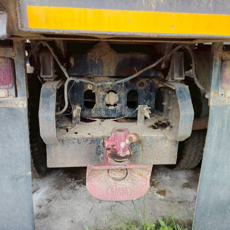 10ล้อดั้มพ์ISUZU ROCKY210วางเครื่อง220แรงม้า