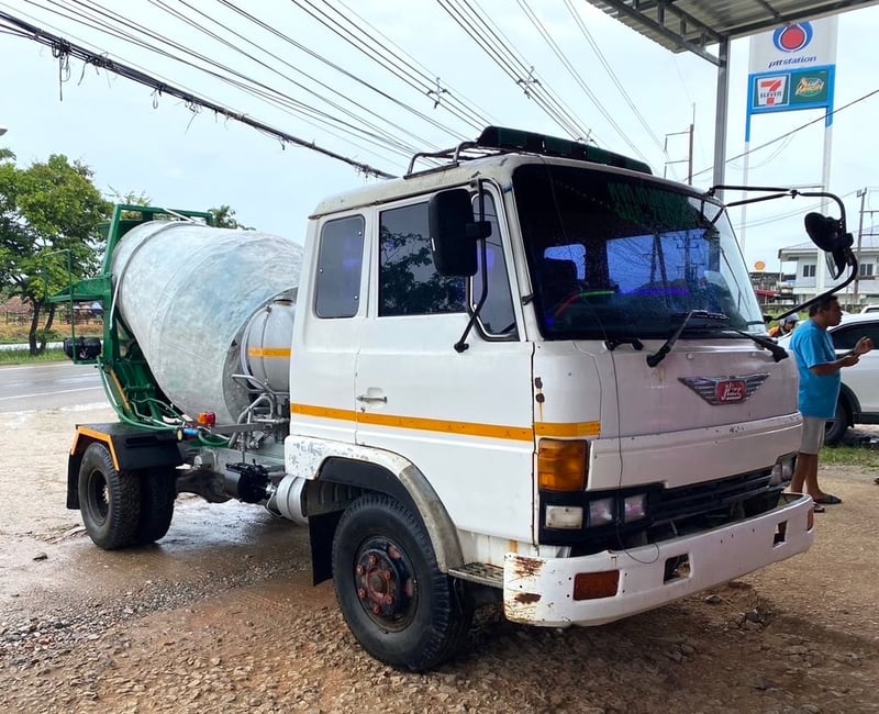 หกล้อโม่ปูนฮีโน่168แรงม้า