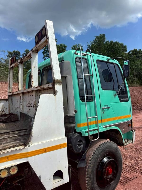 10ล้อเทรลเลอร์ท้ายลาด