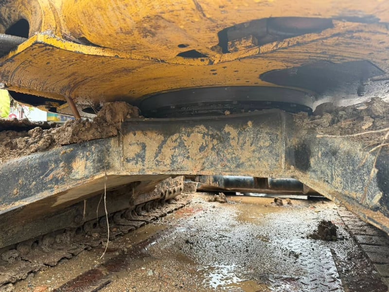 KOMATSU PC30MR