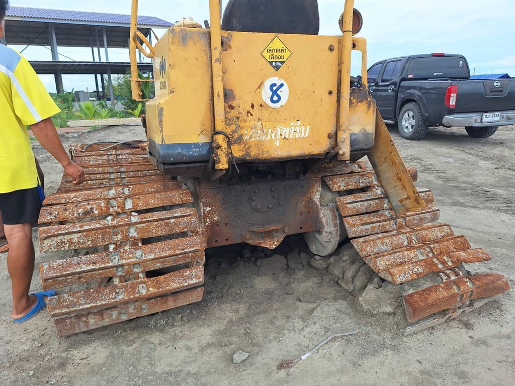 KOMATSU D2-5