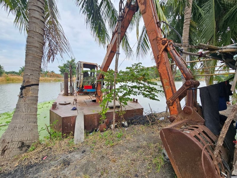 โป๊ะพร้อมที่ขุด