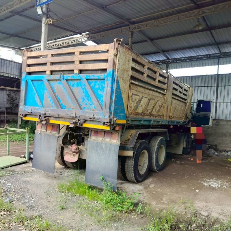 10ล้อดั้มพ์ISUZU ROCKY210วางเครื่อง220แรงม้า