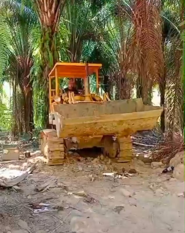 KOMATSU D31Q-16 KOMATSU D31Q-16