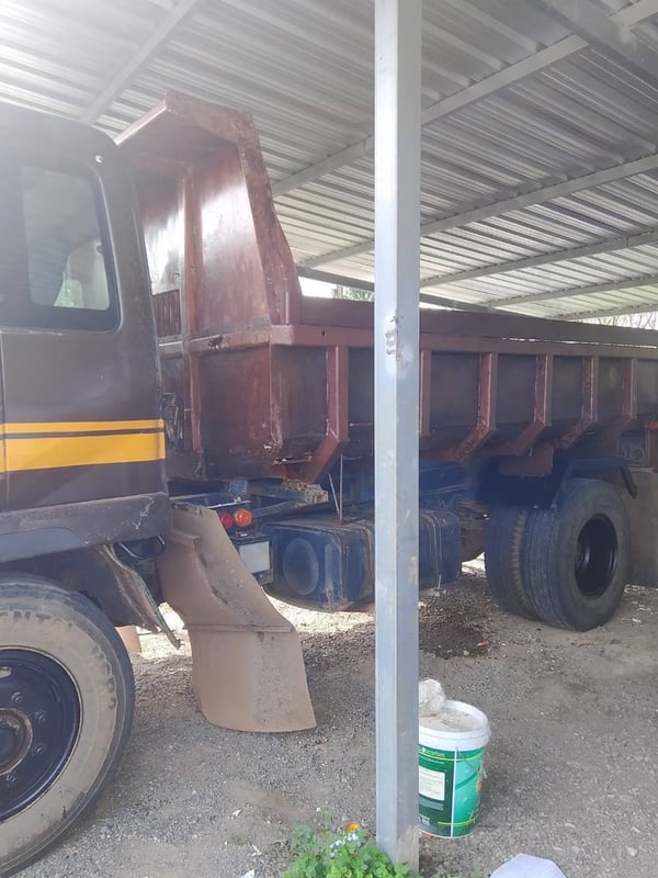 หกล้อดั้มพ์นิสสัน175แรงม้า