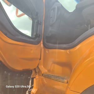 Vายเหมา2คัน10ล้อดั้มพ์ฮีโน่