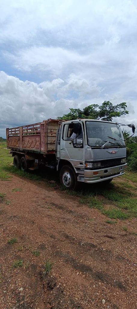 10ล้อดั้มพ์HINO FM3M240แรงม้า