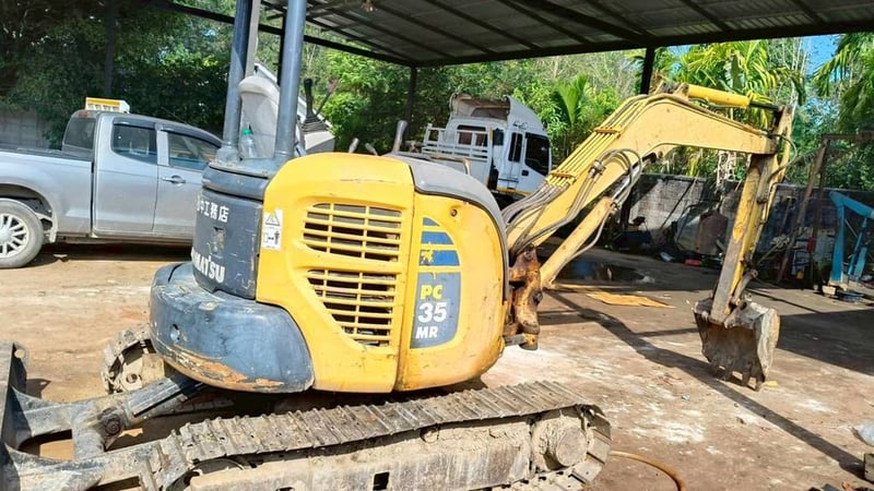 KOMATSU PC35MR-2