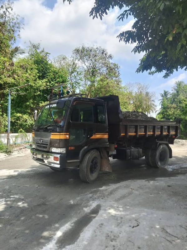 หกล้อดั้มพ์นิสสัน175แรงม้า