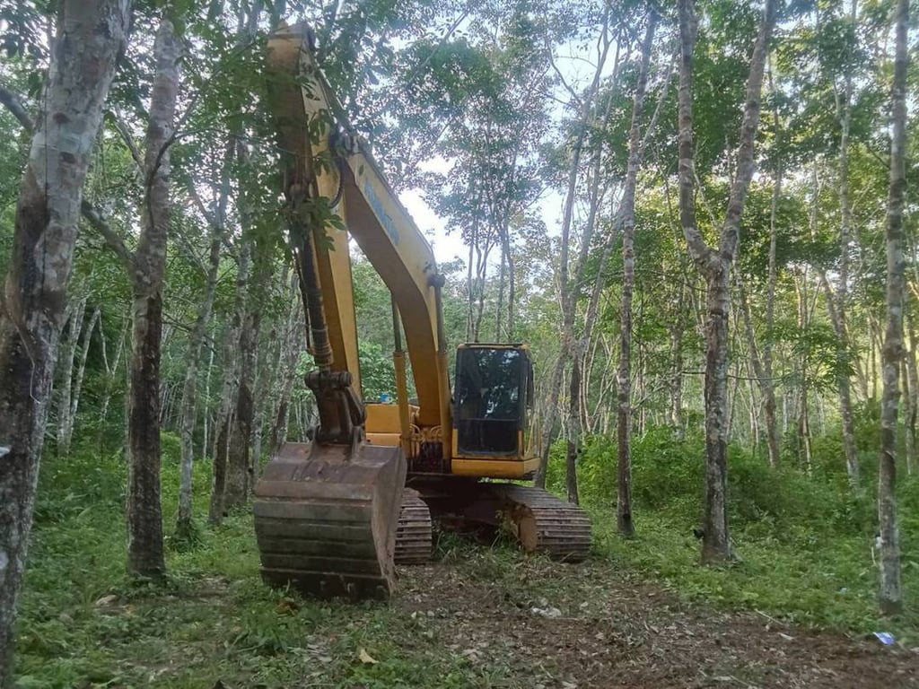 KOMATSU PC200-7