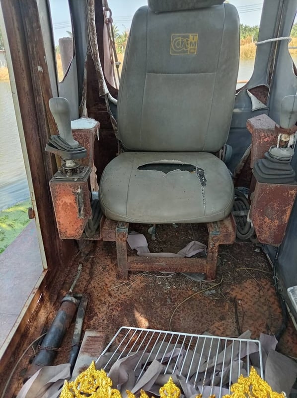 โป๊ะพร้อมที่ขุด