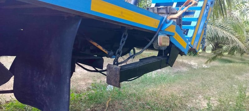 6ล้อเทรลเลอร์ท้ายลาด 6ล้อเทรลเลอร์ท้ายลาด