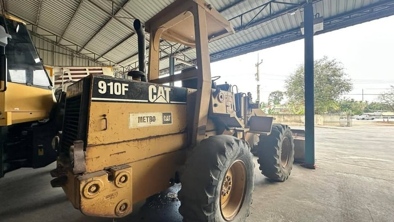 รถตักล้อยาง CAT910F