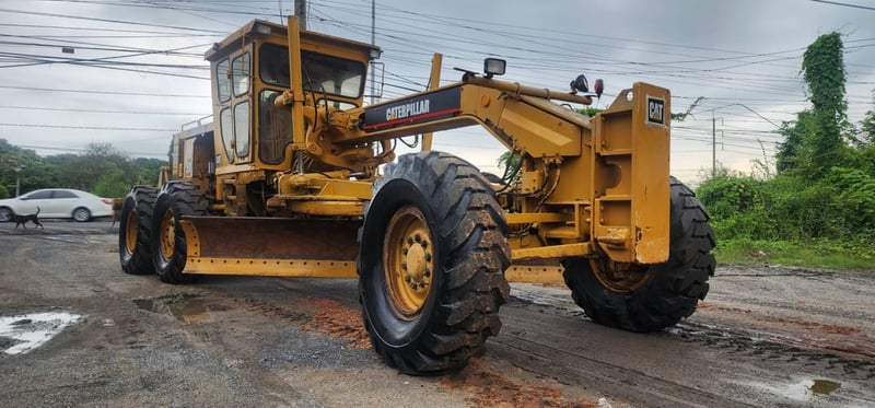 รถเกรด CAT140G