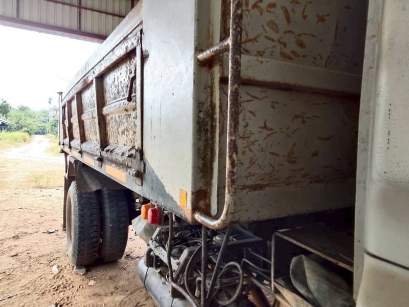 หกล้อดั้มพ์ ISUZU DECA195แรงม้า