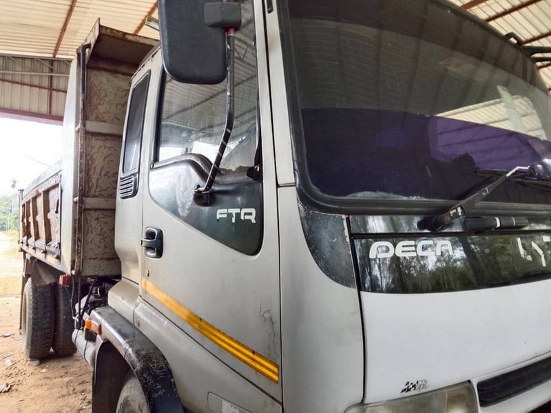 หกล้อดั้มพ์ ISUZU DECA195แรงม้า