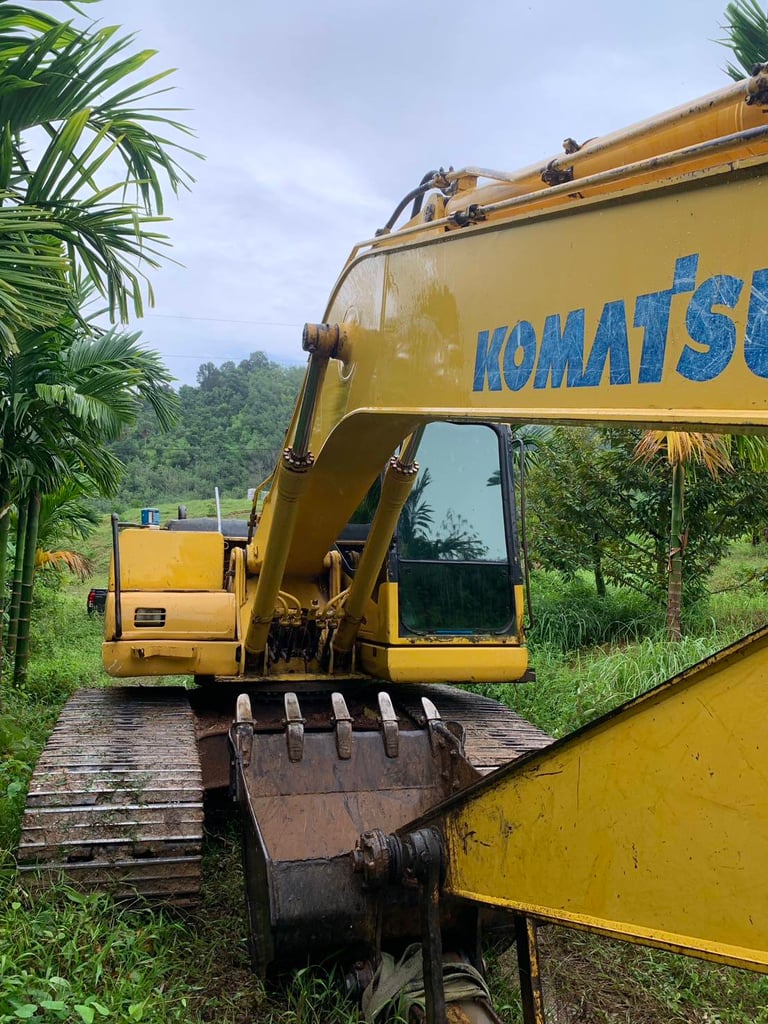 KOMATSU PC200-7