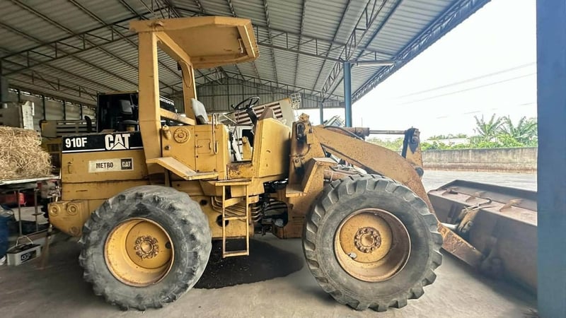 รถตักล้อยาง CAT910F