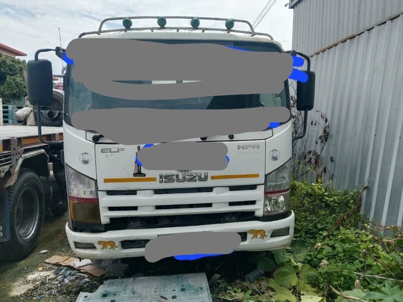 หกล้อ ISUZU NPR150แรงม้า
