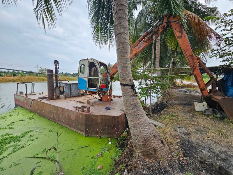 โป๊ะพร้อมที่ขุด