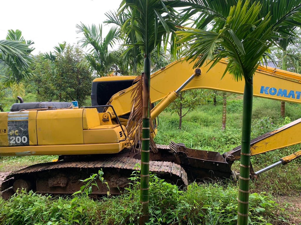 KOMATSU PC200-7