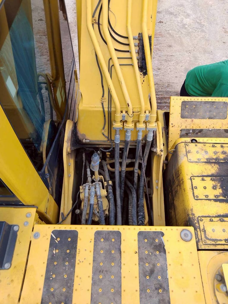 KOMATSU PC210-10 KOMATSU PC210-10