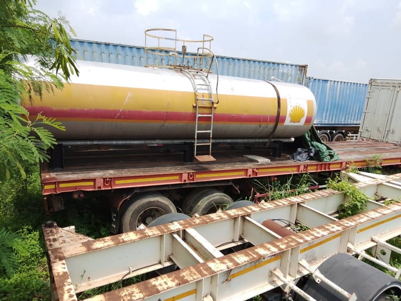 Vายแทงค์เหล็กใส่น้ำมัน