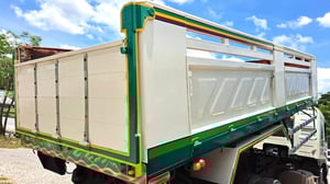 กระบะพร้อมกระบอกดั้มพ์สามมิตร