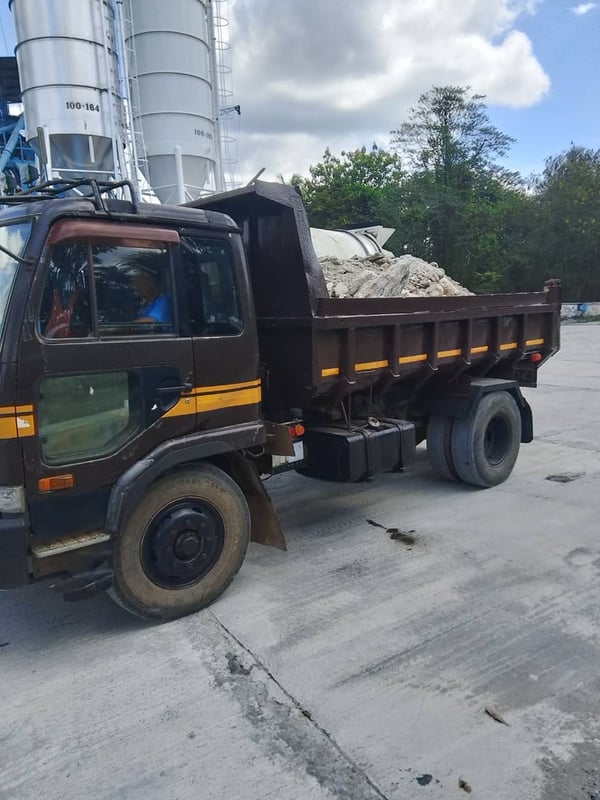 หกล้อดั้มพ์นิสสัน175แรงม้า