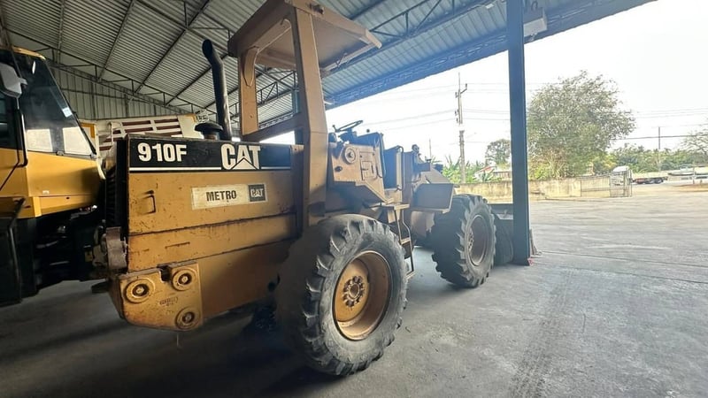 รถตักล้อยาง CAT910F