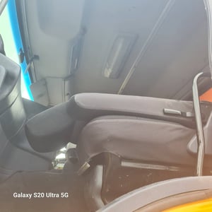 Vายเหมา2คัน10ล้อดั้มพ์ฮีโน่