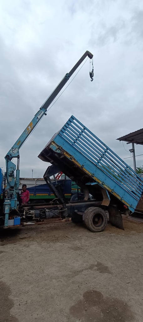 หกล้อดั้มพ์ISUZU NPR110แรงม้า หกล้อดั้มพ์ISUZU NPR110แรงม้า