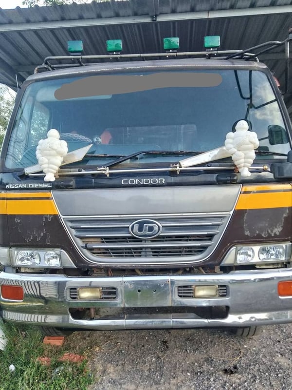 หกล้อดั้มพ์นิสสัน175แรงม้า