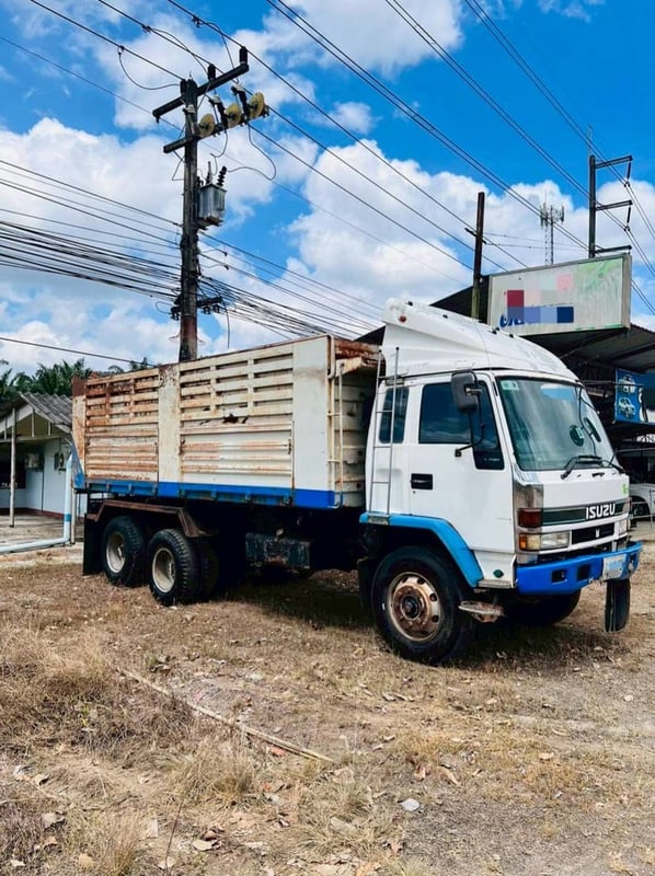 10ล้อดั้มพ์ISUZU ROCKY240แรงม้า