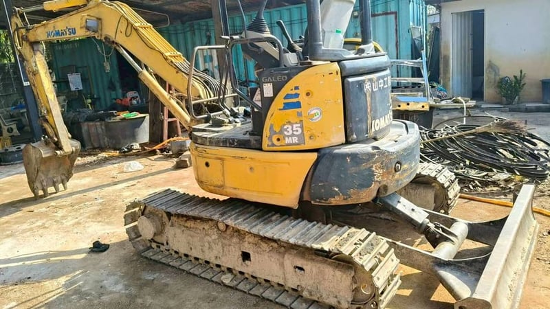 KOMATSU PC35MR-2