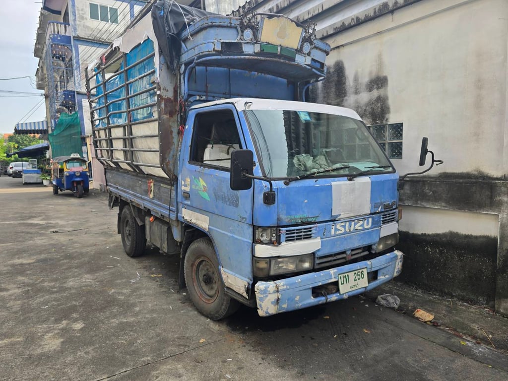 ISUZU4ล้อกลาง