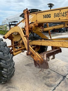 รถเกรด CAT140G